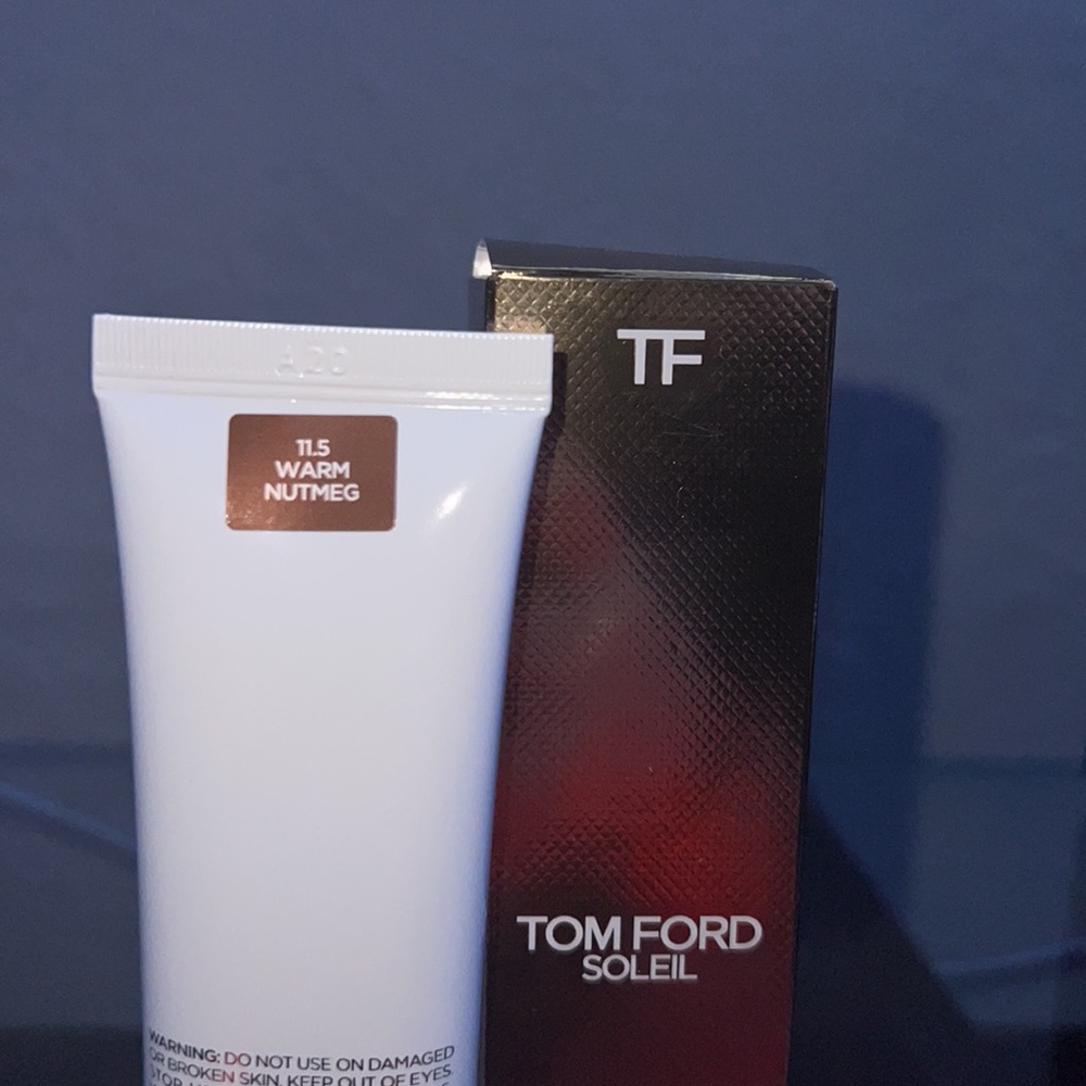 Tom Ford Soleil Glow Tinted Moisturizer Broad Spectrum SPF15 Warm Nutmeg 11.5 - Picture 2 of 4